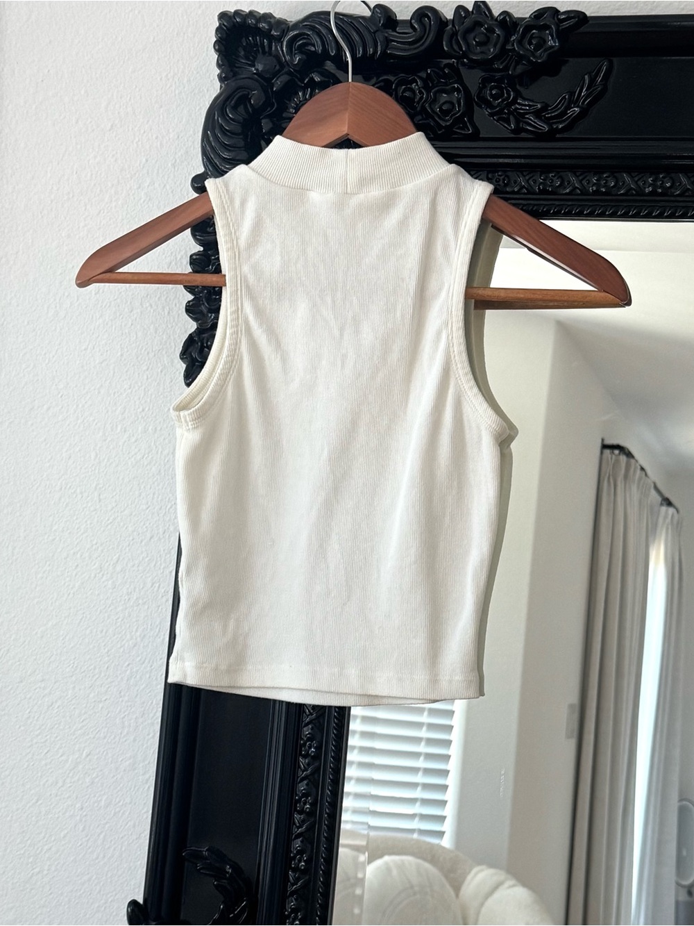 Abound | Women’s White Ribbed Mock Neck Sleeveless Cropped Tank Top - Picture 3 of 5